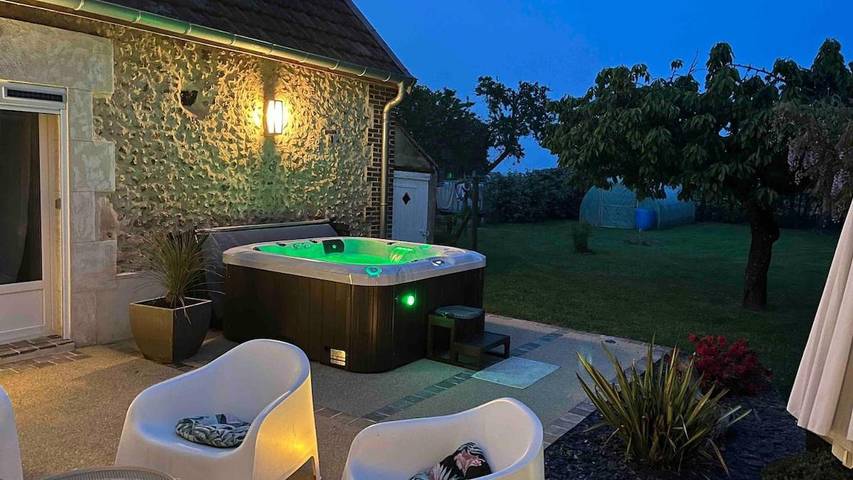 Location de vacances pour 8 personnes, avec jardin et jacuzzi, animaux acceptés dans Bœurs-en-Othe
