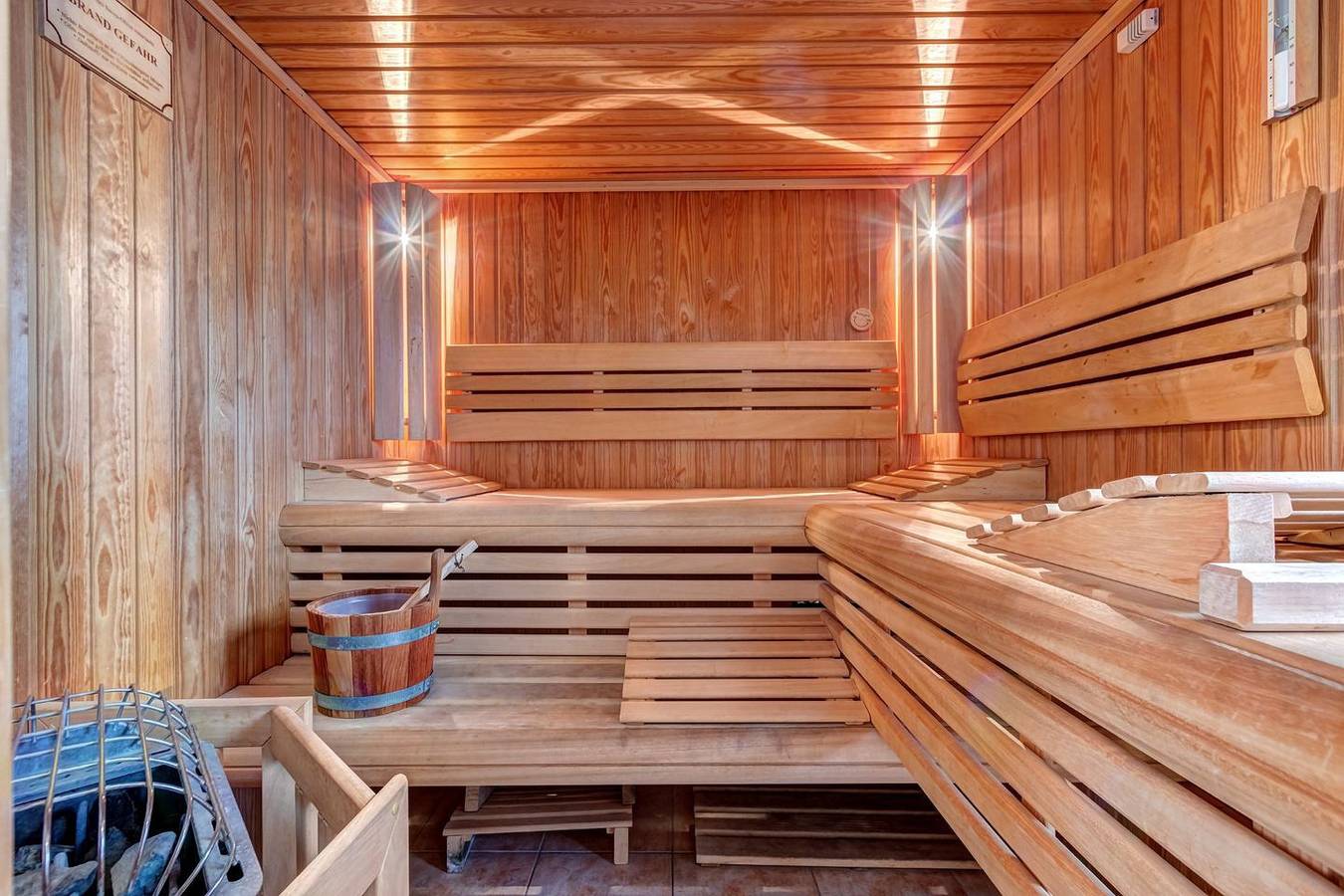 Ferienhaus Ahlbeck mit Sauna, Kaminofen und Platz für bis zu 8 Personen in Drei Kaiserbäder, Heringsdorf