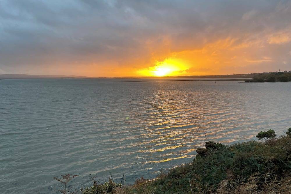 Primrose front row sea view. Dogs stay free. Rockley Park, Poole, Dorset. in Poole, Poole Harbour