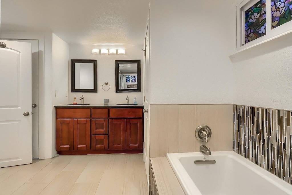 Group-Friendly 4-Bedroom Denver Home w/ Backyard in Centennial, Arapahoe County