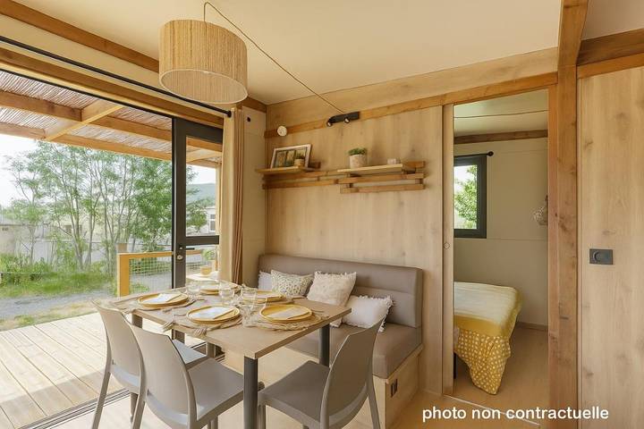 Camping pour 2 personnes, avec jardin ainsi que vue et terrasse à Castellane - 2