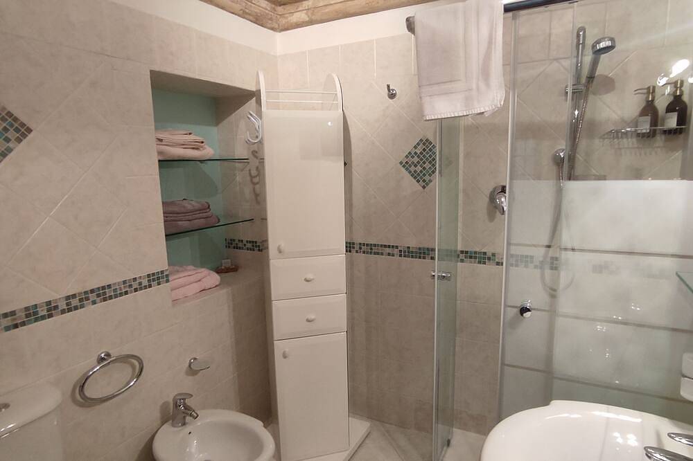 Ganze Wohnung, Dimora Fenni – Historic elegance and modern comfort in the heart of Monte Isola in Monte Isola, Iseosee