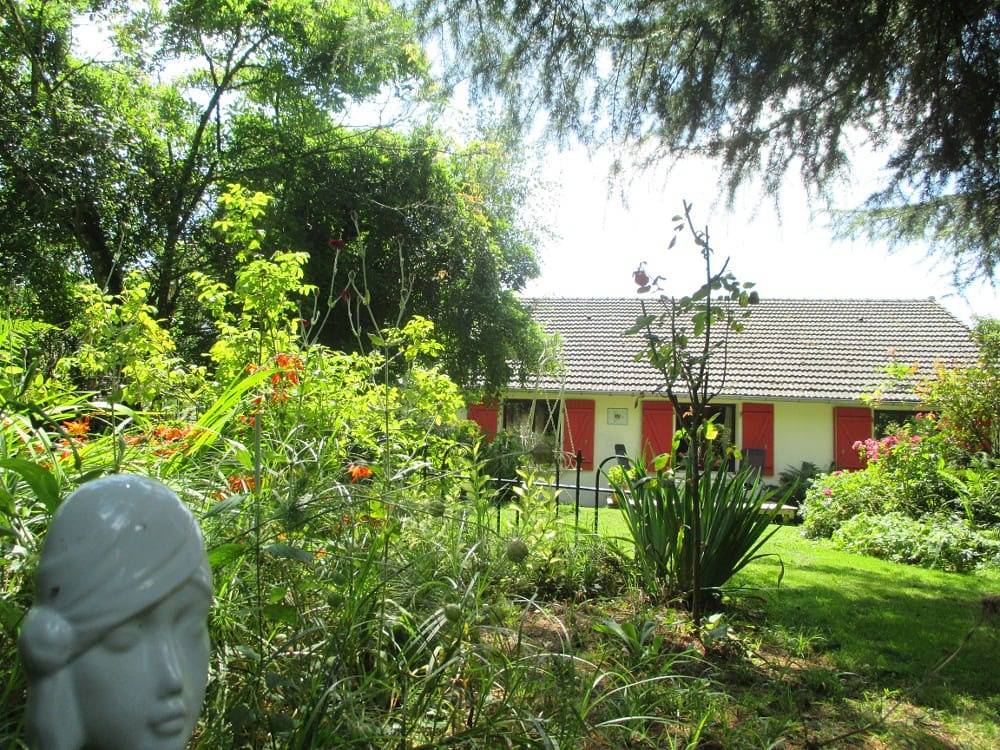 Le Jardin de la Forge - Chambre Bleuet in Saint-Hilaire-Bonneval, Région de Limoges