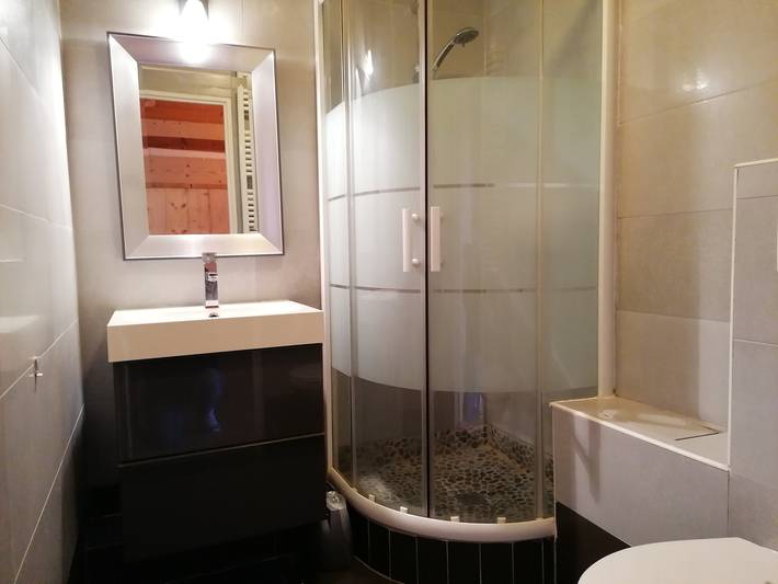 Entire studio, Spacious mountain studio, valley view balcony, central location, near slopes in Pra-Loup, Uvernet-Fours