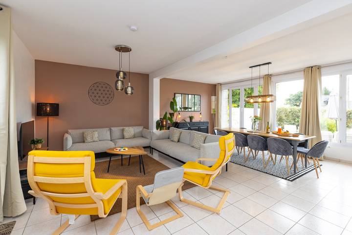 Location de vacances pour 10 personnes, avec terrasse ainsi que jacuzzi et jardin à Montfort-sur-Meu - 2