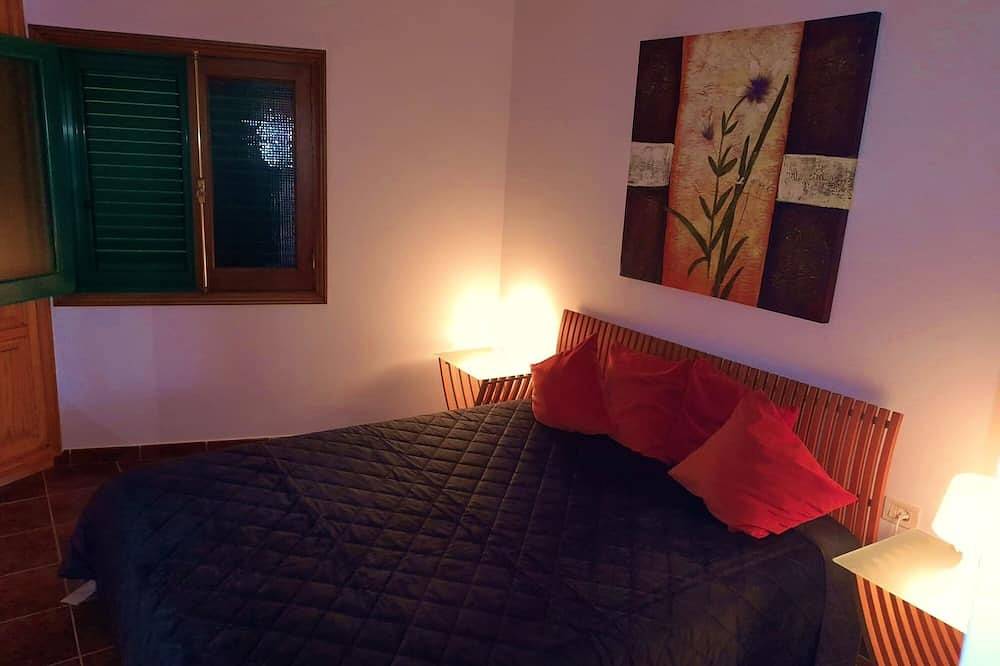 Appartement entier, Détendez-vous Penthouse vue sur la mer et la montagne directement sur la côte in Puertito de los Silos, Los Silos