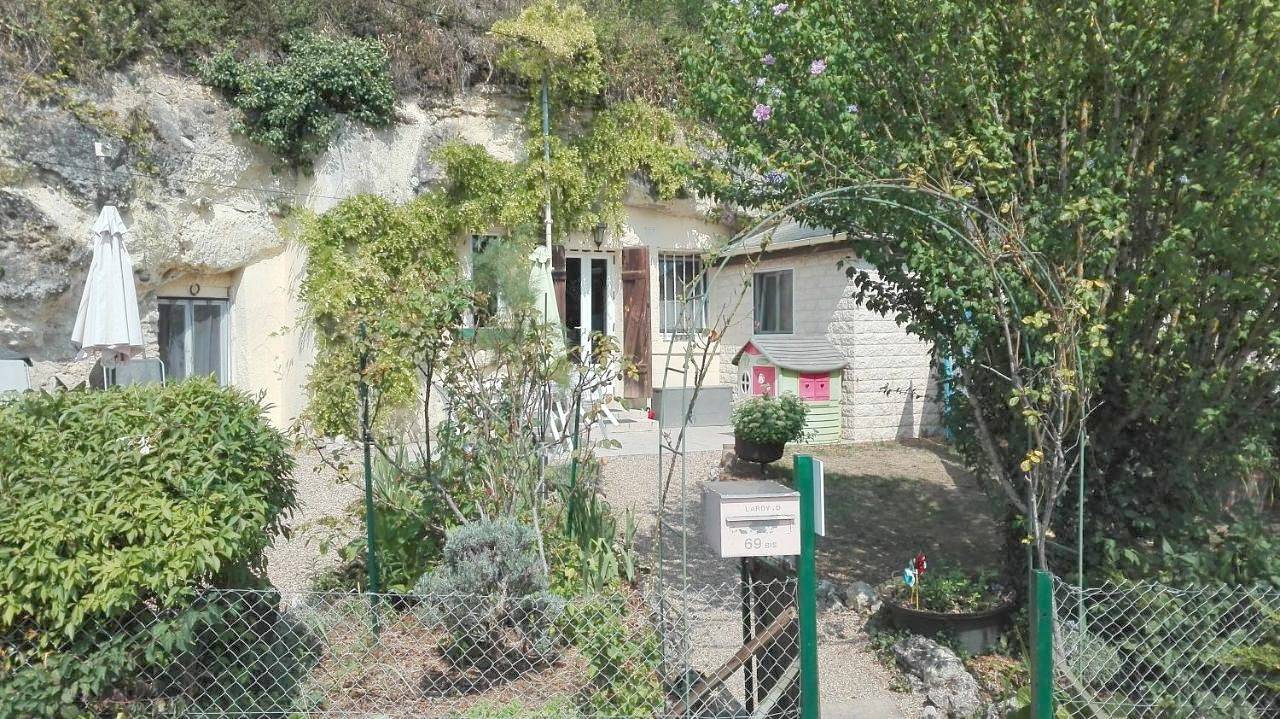 Two-Bedroom House in Luynes, Région de Tours