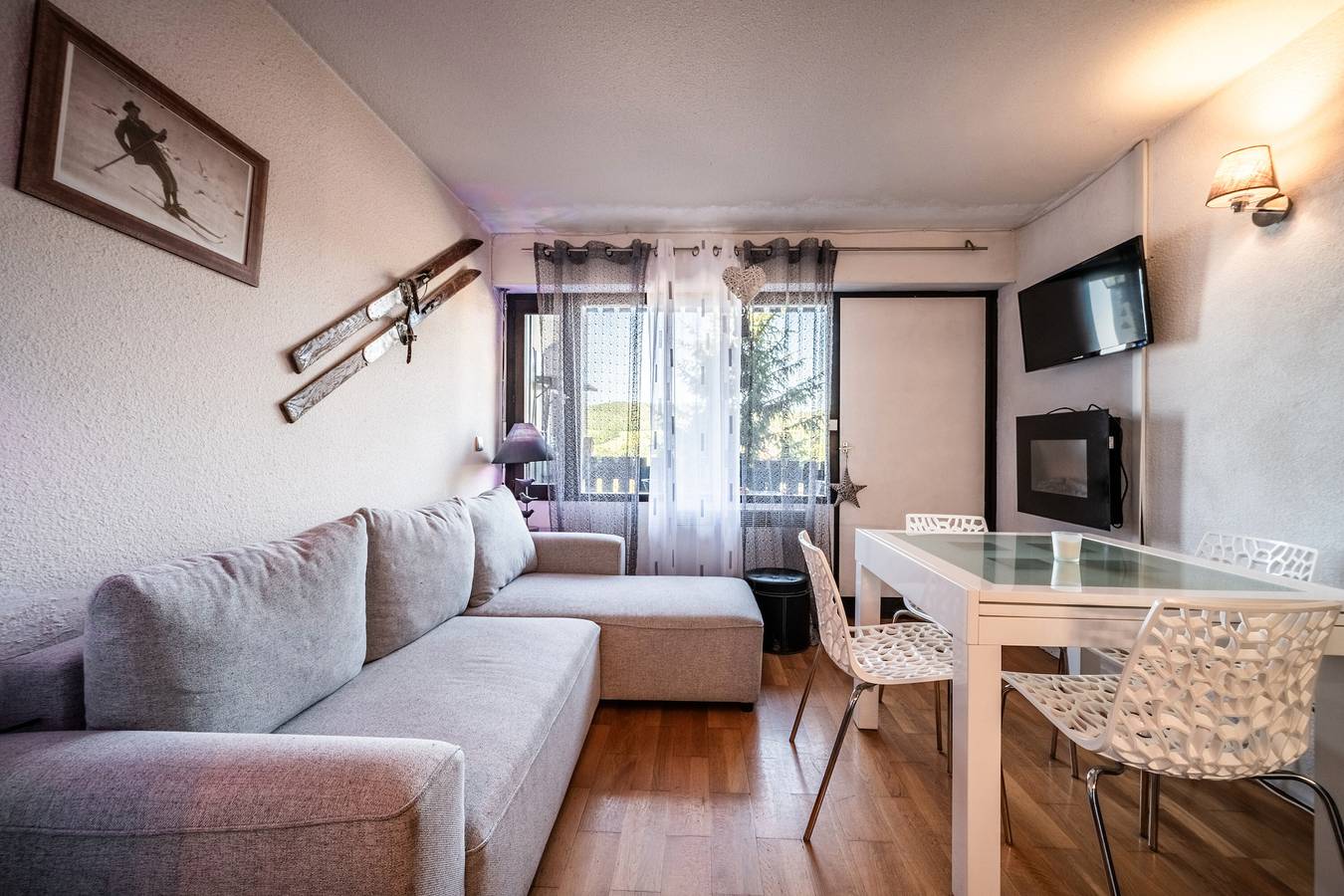 Studio entier, Studio 'De Charme' avec vue sur la montagne et balcon in Bogève, Région de Thonon-les-Bains
