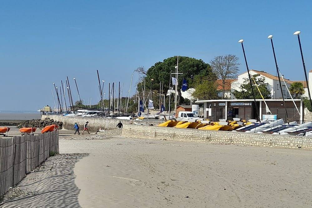 Yourhosthelper in Royan, Côte de Beauté