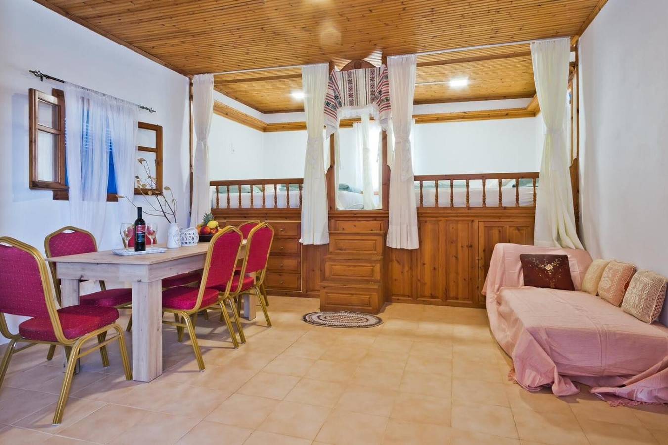 Apartment 'Kouri Traditional House' mit Meerblick, privater Terrasse & Wlan in Karpathos