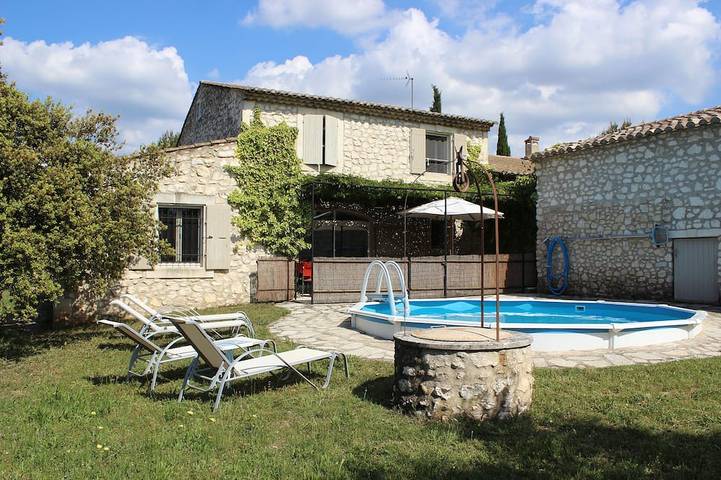 Gîte pour 4 personnes, avec jacuzzi ainsi que jardin et terrasse