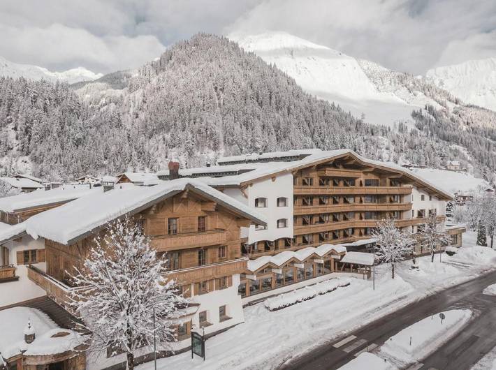 Hôtel pour 2 personnes, avec jacuzzi et sauna ainsi que piscine et jardin
