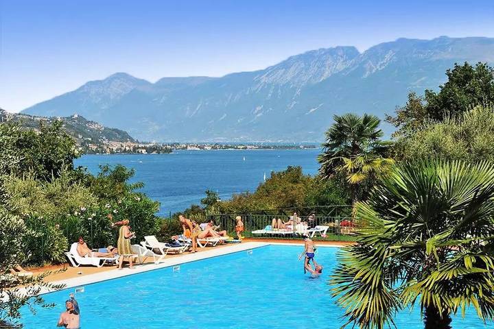 Camping per 6 persone, con terrazza e piscina, con animali domestici a San Felice del Benaco