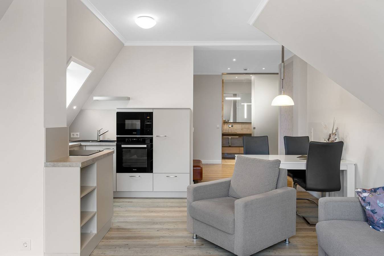Ganze Wohnung, Exklusives, hochwertiges Ferienapartment mit zwei Balkonen - nur 60 m zum Strand in Ostseebad Kühlungsborn, Kühlungsborn
