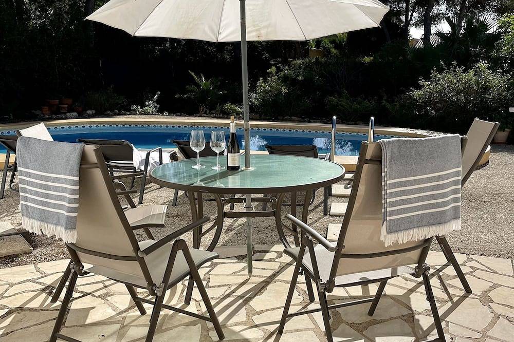 Charming little villa with private pool. Sleeps 4. 5 minutes from Moraira beach in Pinar de lAdvocat (Moraira), Teulada