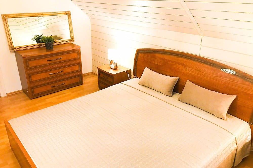 Ganze Wohnung, Ferienwohnung 150 qm mit Dusche für Familien, Business, Handwerker „“ in Falkensee, Havelland