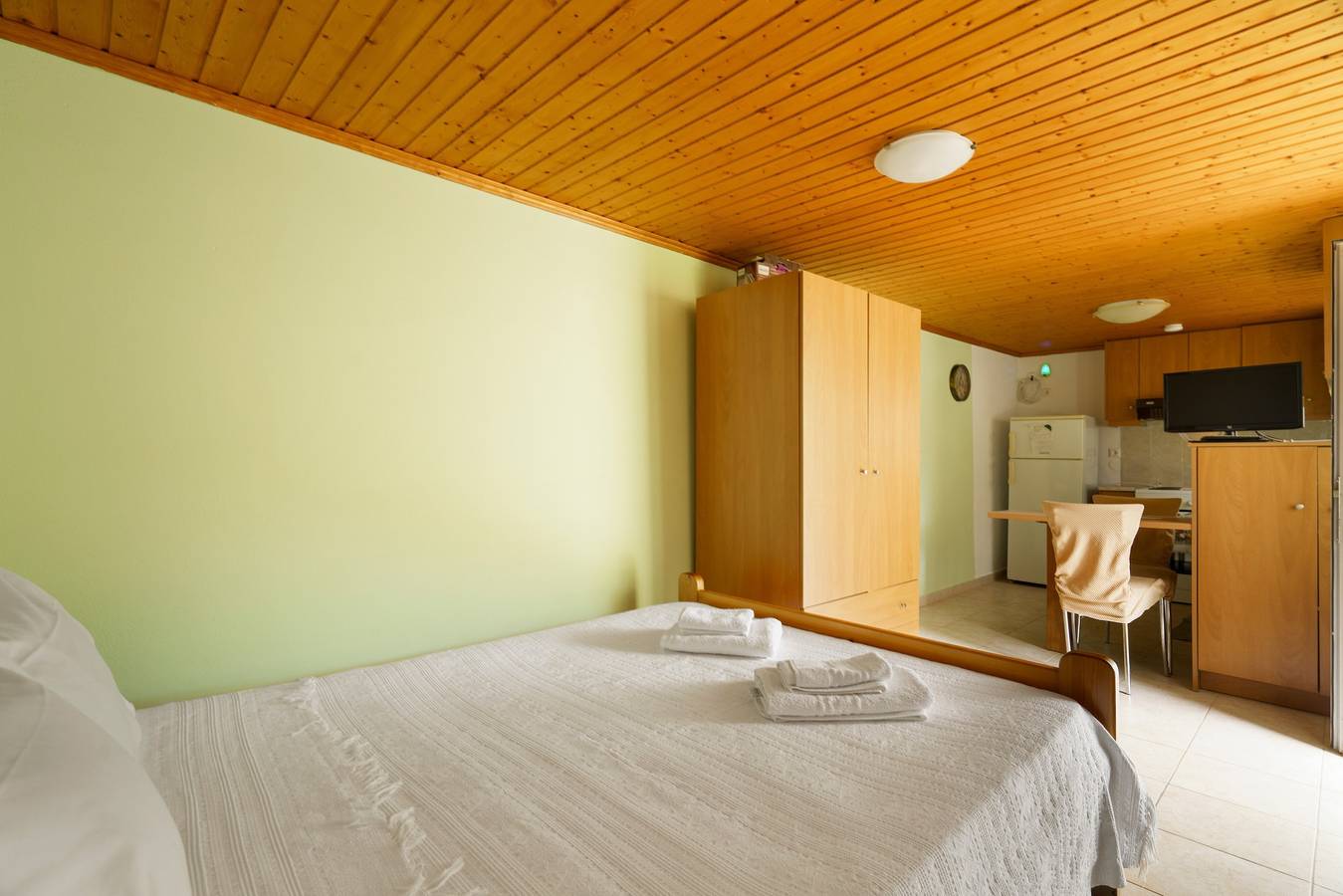 Casa Vacanze 'Studio Liana' con Terrazza Privata, Wi-Fi e Aria Condizionata in Frikes, Itaca