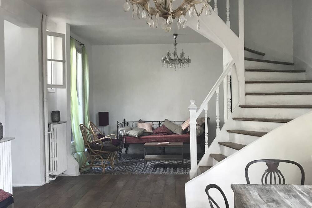 Hermosa casa antigua de 110 metros cuadrados en la puerta de París in Fontenay-sous-Bois, Valle del Marne