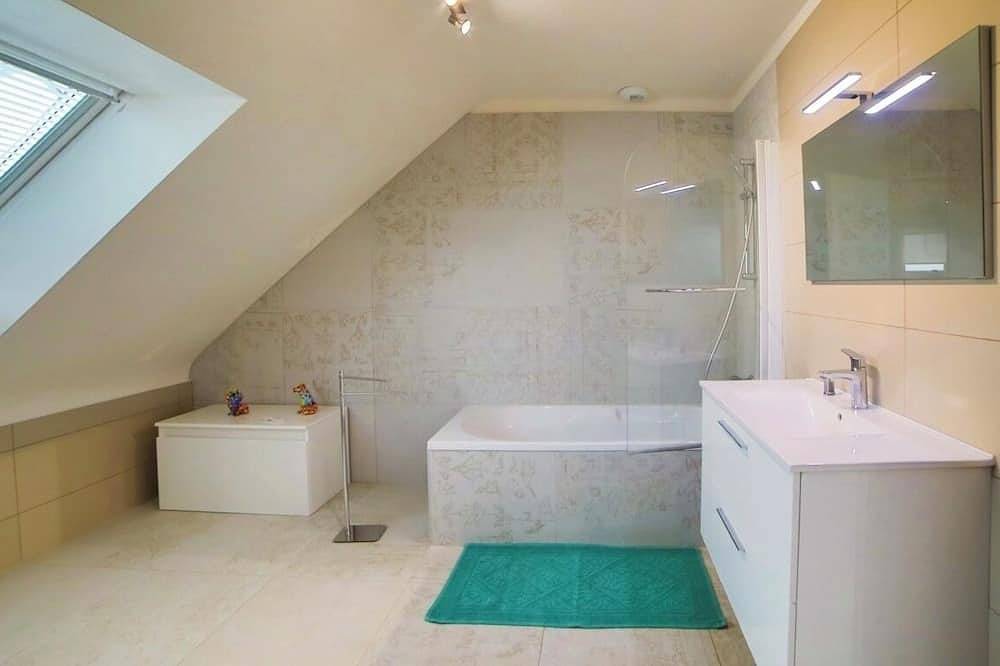 New house located in Le Bono in the Gulf of Morbihan, shops on foot, quiet in Bono, Côte des Mégalithes