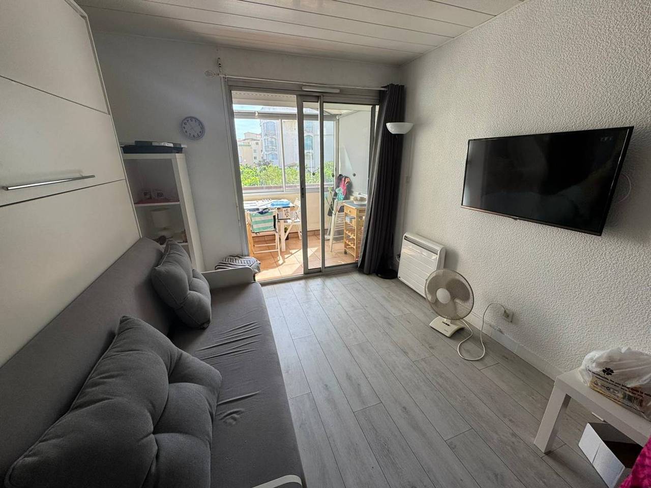 Entire studio, Cozy Studio in Cap d'Agde for 2 with Boat Views in Cap d'Agde, Agde