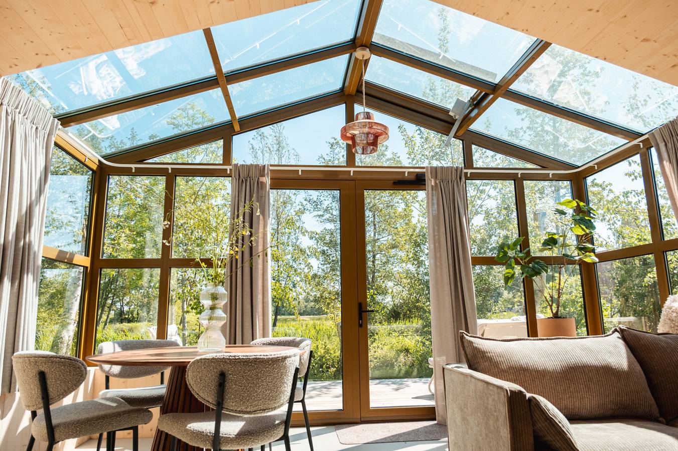 Luxuriöses 4-Personen-Ferienhaus auf einem Ferienpark in Scherpenzeel in Nationalpark Weerribben-Wieden