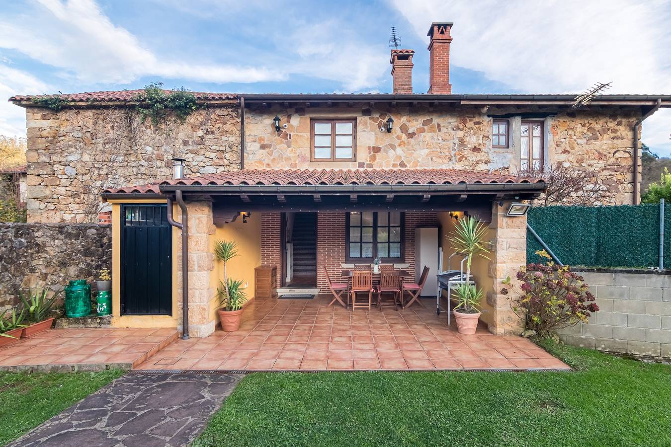 Casa Vacacional 'La Trasmerana' con Vistas a la Montaña in Riotuerto, Costa de Cantabria
