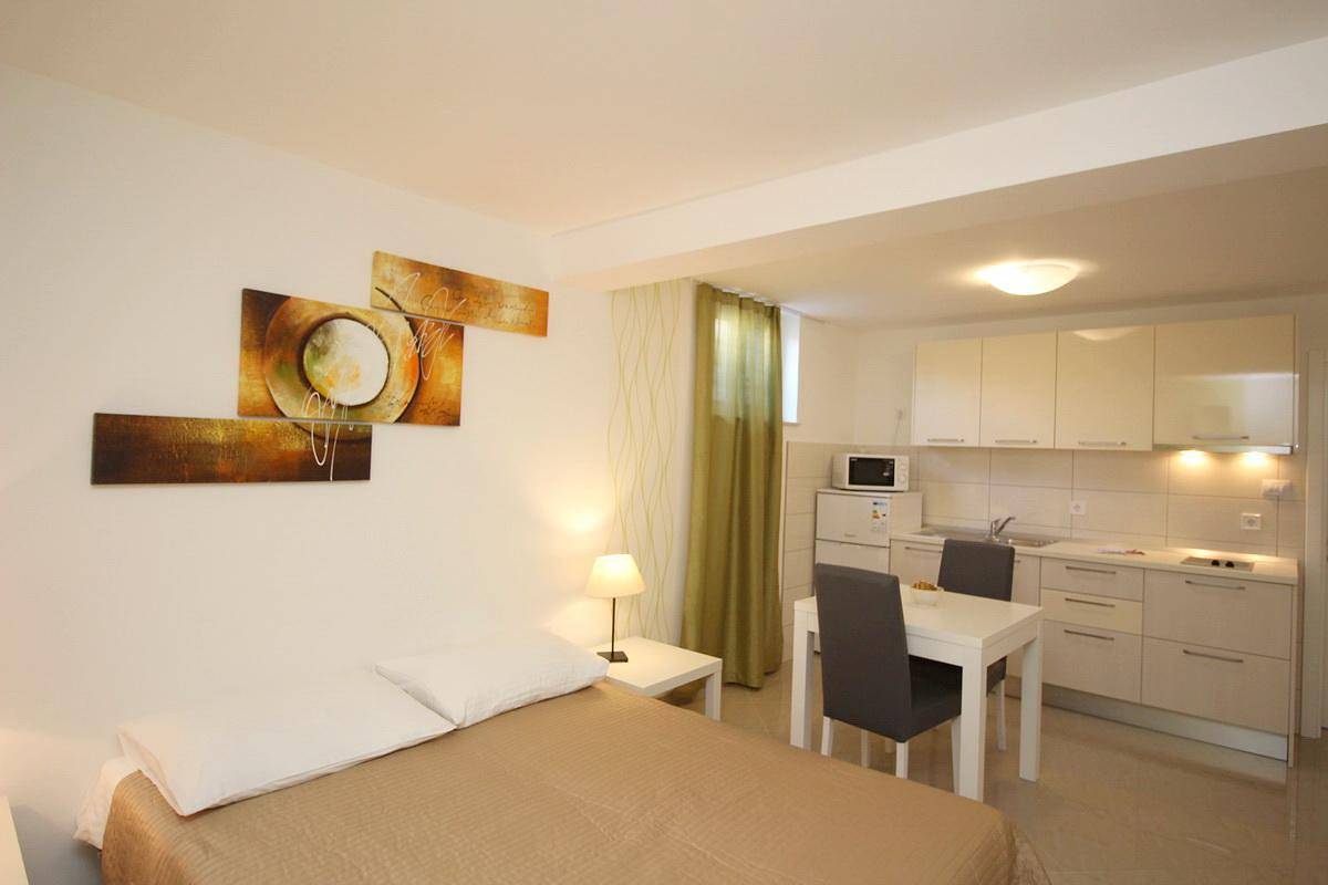Apartamento vacacional entero, Flat in Baška with shared pool and barbecue in Baska, Krk (isla)