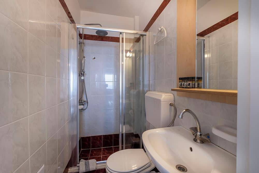 Ganze Wohnung, Waterfront Holiday apartment, in Kiveri, close to Nafplio, Mycenae, Peloponnese in Xiropigado, Kynouria