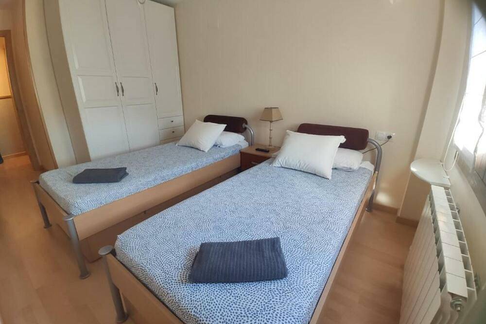 Entire apartment, Apartamento Falcar in Villanúa, Spanish Pyrenees