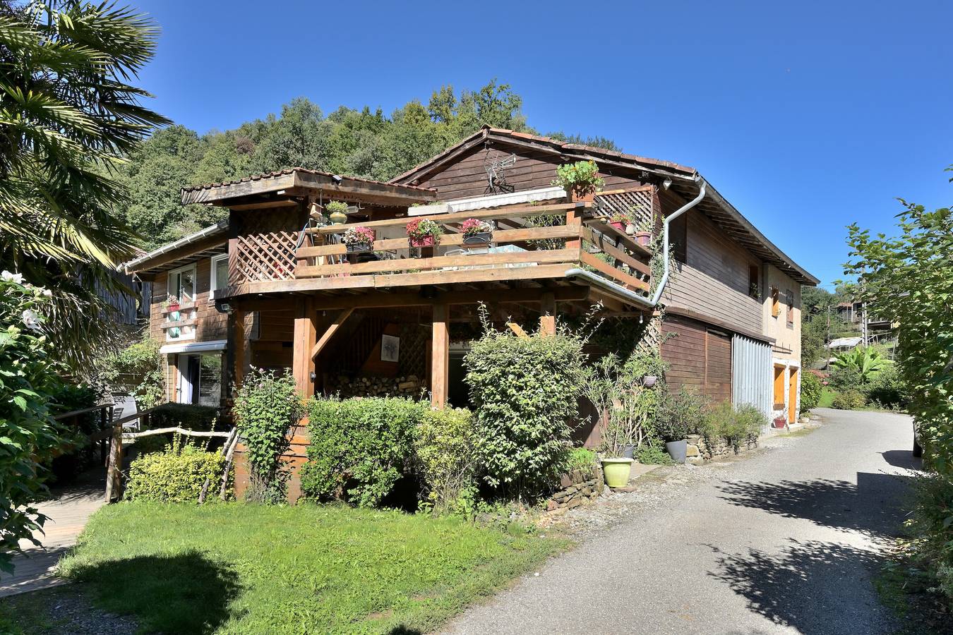 Appartement entier, Appartement 'Les Chambres Du Ruisseau' avec vue sur la montagne, terrasse partagée et Wi-Fi in Chein-Dessus, Haute-Garonne