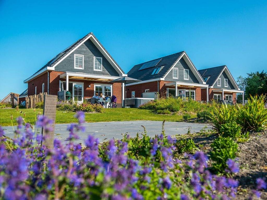 Watervilla Wellness 6 in Medemblik, Ijsselmeer