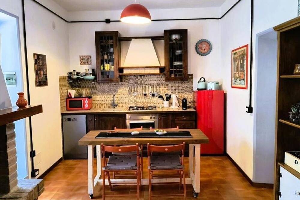 Entire apartment, Cozy apartment in historic center in Manziana, Lake Bracciano