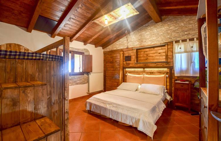 Appartement confortable avec jardin et parking gratuit près de l'Osteria Candalla in Camaiore, Riviera Italienne