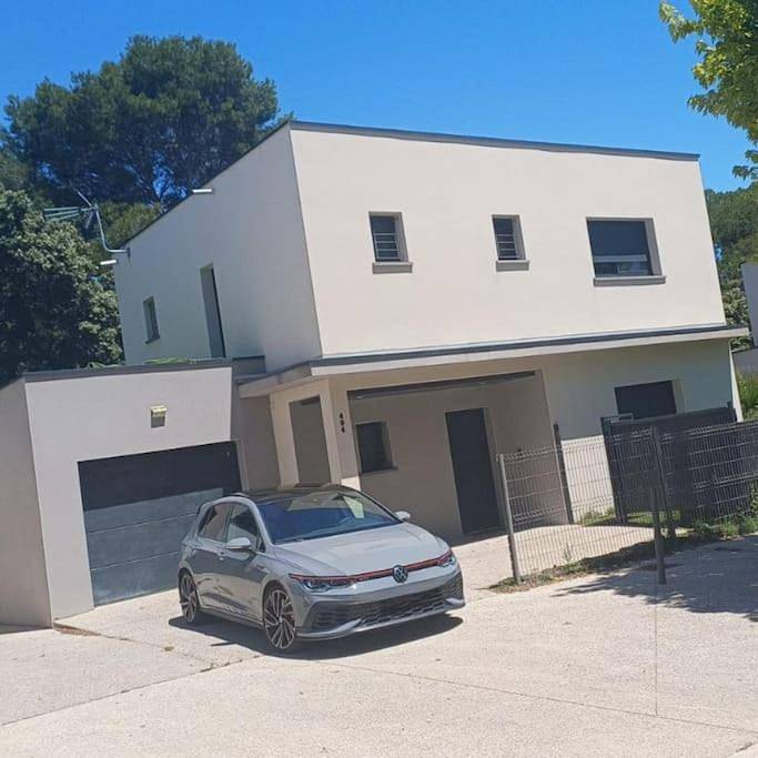 Maison de vacances pour 6 personnes, avec Balcon et Jacuzzi ainsi que Terrasse et Piscine à Juvignac