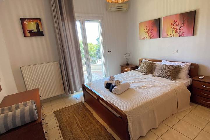 Luxury Villa Amelia with Pool, Bbq, Free Wifi- 3 Bedrooms Skiathos in Kalyvia, Sporaden