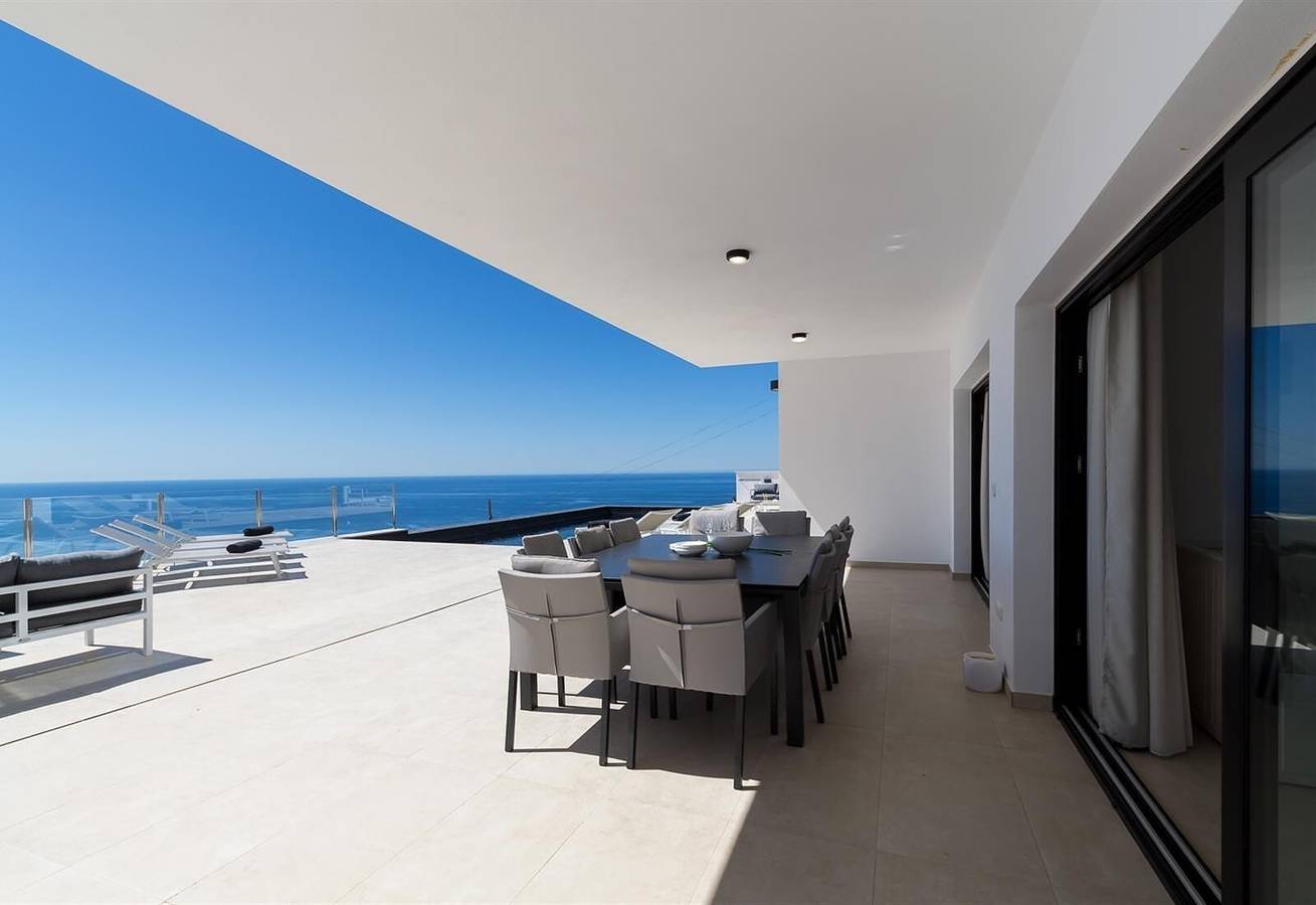 Villa "Royal' with Sea View, Private Pool & Wi-Fi in Monte de los Almendros, Salobreña