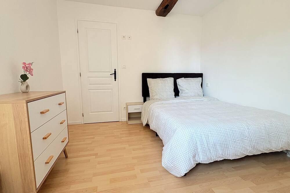 Shalom - Private Room in Shared Apartment with All Conveniences in Beaucroissant, Isère