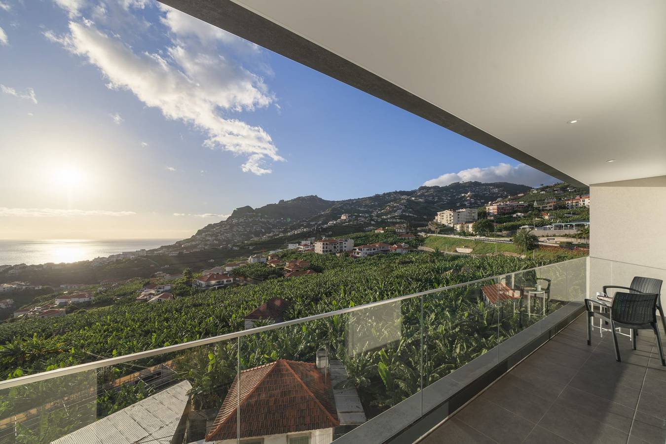 Ganze Wohnung, Ferienwohnung für 6 Personen mit Balkon in Câmara de Lobos, Madeira