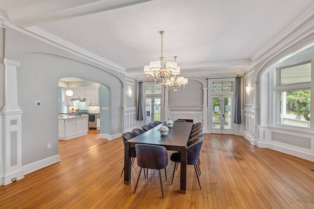 1897 Mansion 30 min to Nyc Sleeps up to 26 with 12 bedrooms and 7 and 1/2 baths in Union County