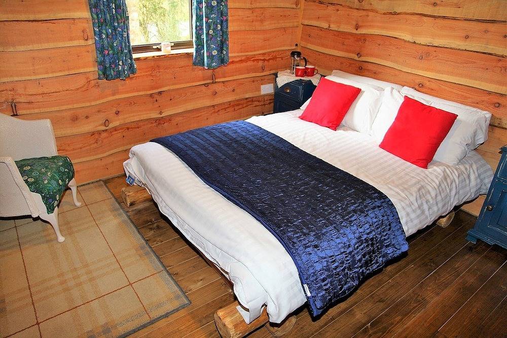 Burnside Cabin - charming Log Cabin In Stunning Location by babbling burn. in Argyll & Bute