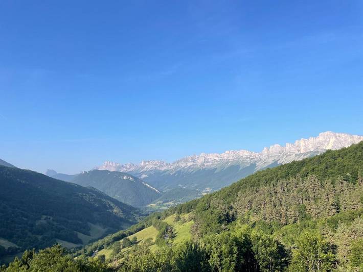 Gîte pour 2 personnes, avec balcon, animaux acceptés à Château-Bernard