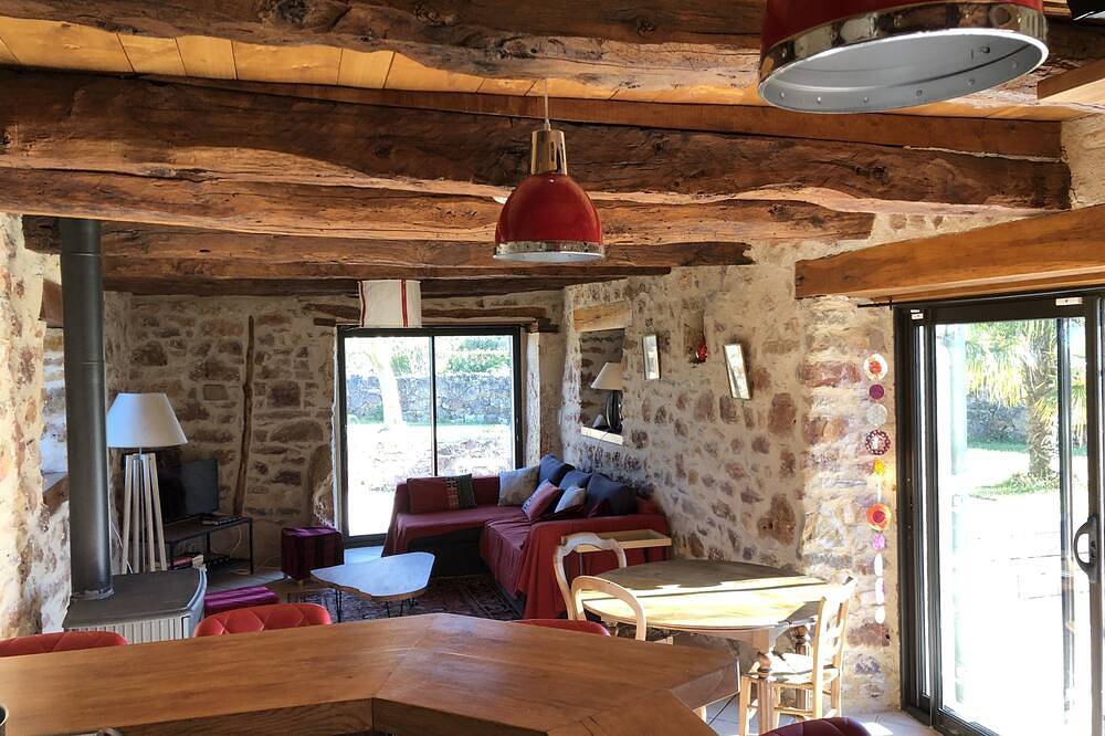 Maison rénovée avec Piscine et dominant la Vallée du Célé in Béduer, Parc Naturel Régional des Causses du Quercy