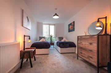 Glamping for 4 People in Reading, Chiltern Hills, Photo 3