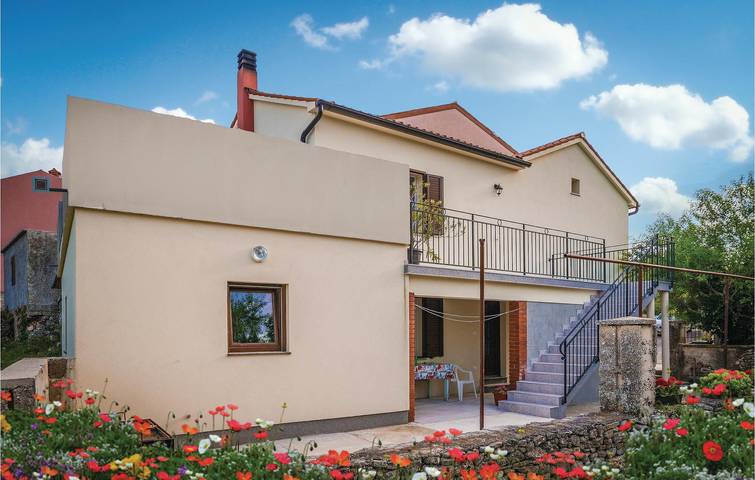 Stilvolle 2-Zimmer-Wohnung mit Terrasse, in der Nähe eines FKK-Strandes in Pomer, Südküste Istrien