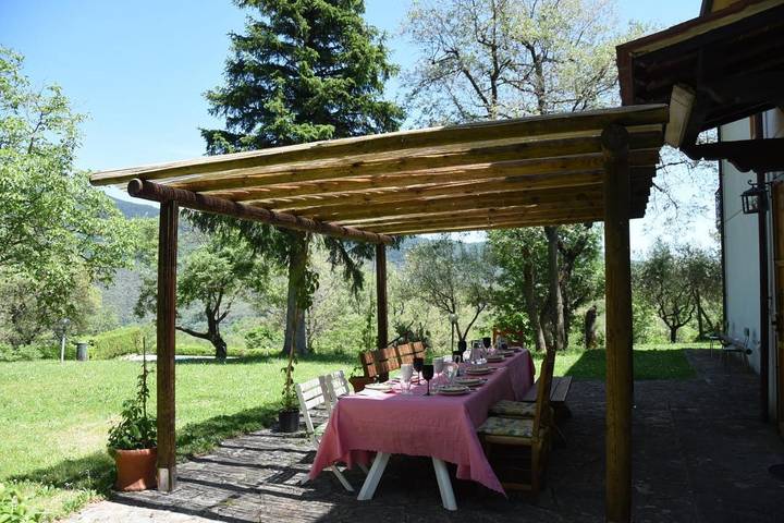 Location de vacances pour 7 personnes, avec piscine ainsi que vue et jardin à Loro Ciuffenna - 2