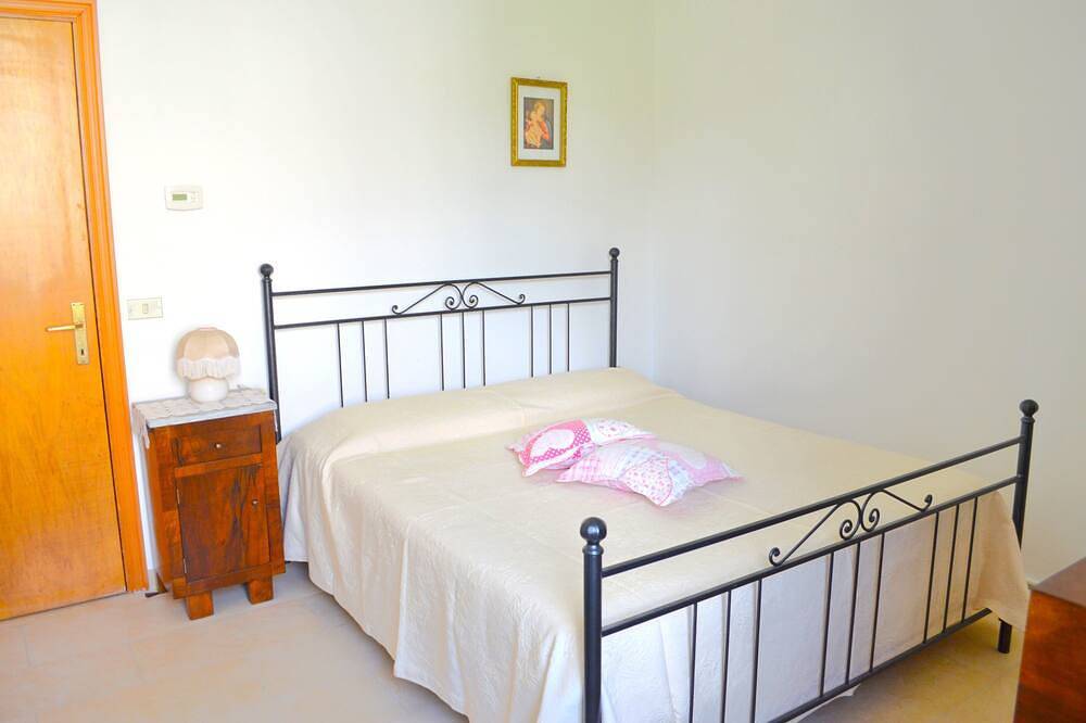 2 Bedroom Private vacation home in Marche in Urbino, Pesaro-Urbino