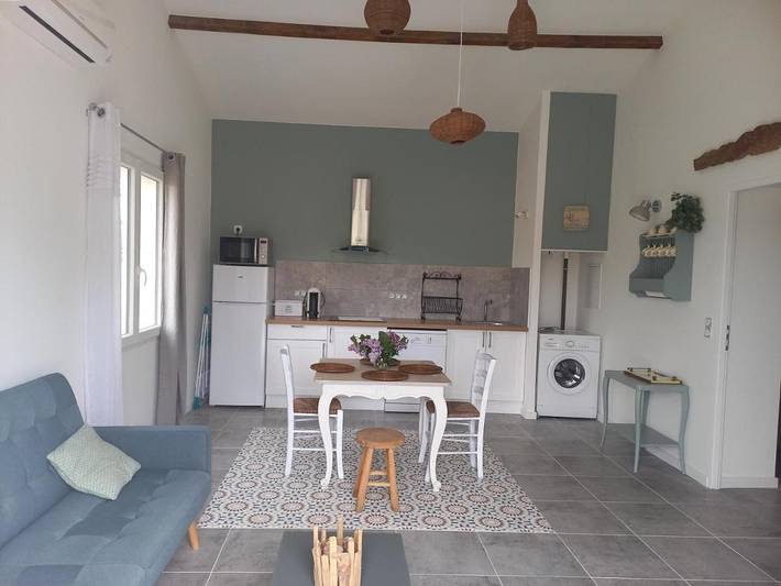 Gîte pour 2 personnes, avec vue ainsi que jardin et piscine, animaux acceptés à Aramon - 3