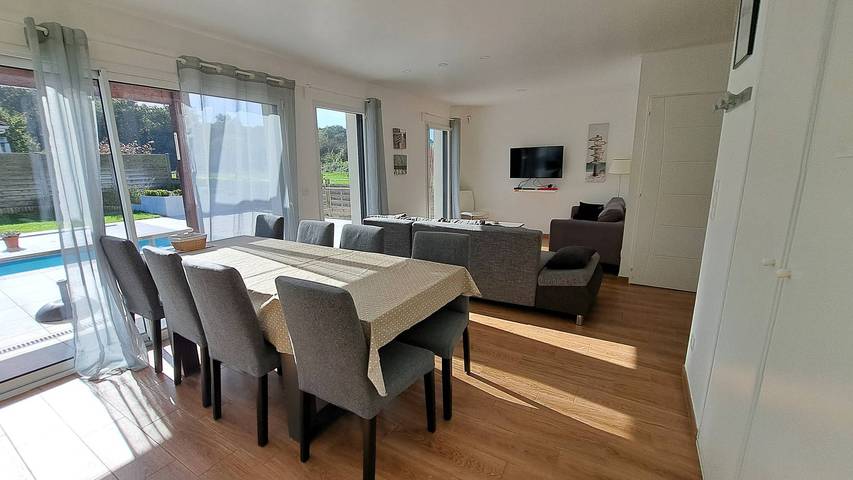 Location de vacances pour 8 personnes, avec jacuzzi et piscine ainsi que jardin et terrasse à Saint-Augustin - 3