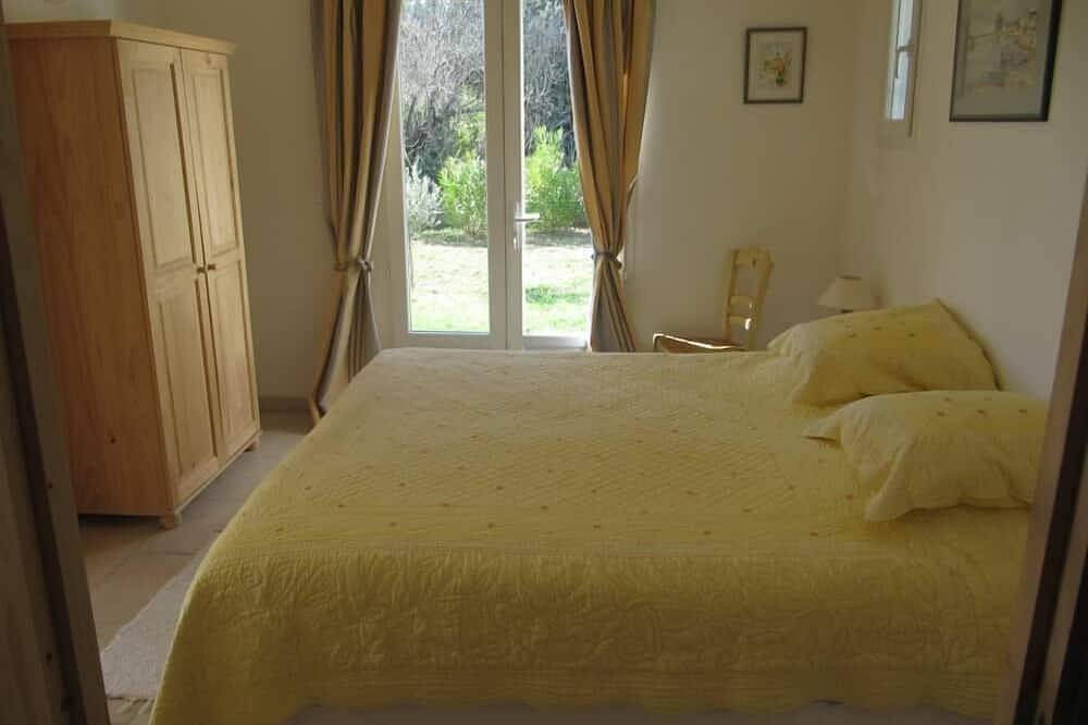 Entre mer et lacs, Masset de charme pour 2 personnes, piscine 15,50m x 6.50m in Flayosc, Région de Draguignan