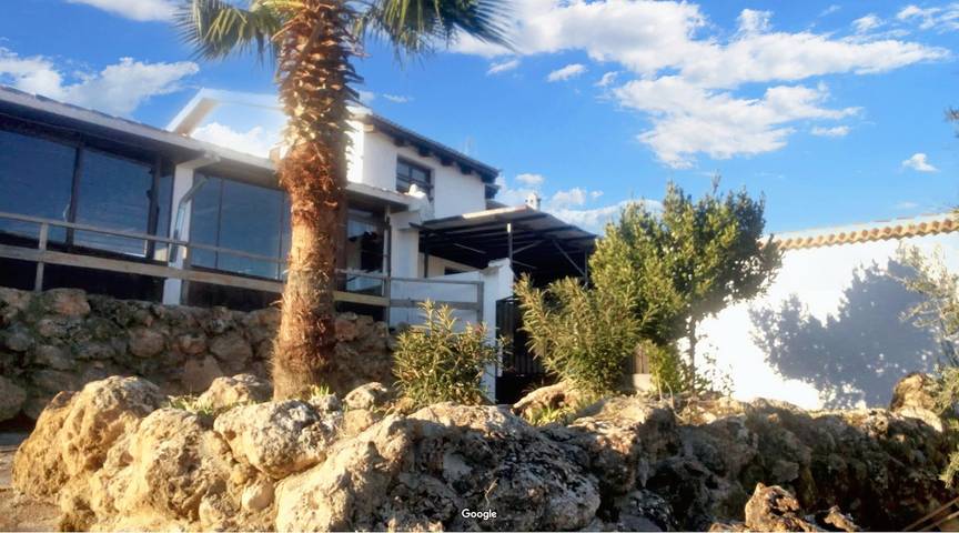Casa de vacaciones para 8 personas, con piscina y balcón en Loja